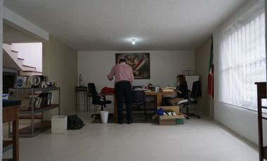 Casa en Venta con Uso de Suelo en Tlalpan Colonia Isidro Fabela (m2c287)