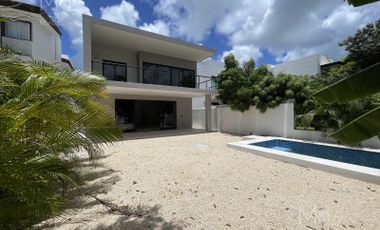Casa en Venta de 4 recámaras Cancún, Lagos del Sol  para estrenar
