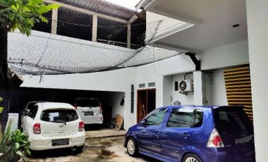Rumah dilokasi Komersial cocok untuk Bisnis di Kebayoran baru Jakarta Selatan