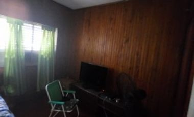 Casa 4 ambientes en Longchamps con garage y fondo libre. Oportunidad !!!