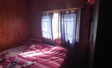 Casa 4 ambientes en Longchamps con garage y fondo libre. Oportunidad !!!