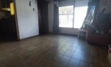 Casa 4 ambientes en Longchamps con garage y fondo libre. Oportunidad !!!