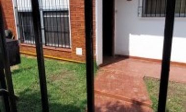 Casa 4 ambientes en Longchamps con garage y fondo libre. Oportunidad !!!