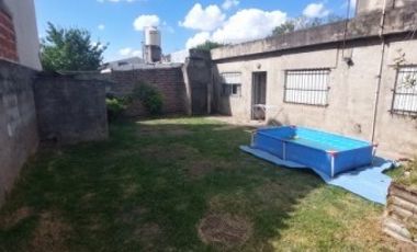 Casa 4 ambientes en Longchamps con garage y fondo libre. Oportunidad !!!