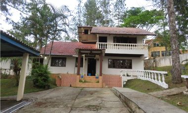Vendo casa en Cerro Azul *24DD-CA-1*