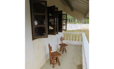 Vendo casa en Cerro Azul *24DD-CA-1*