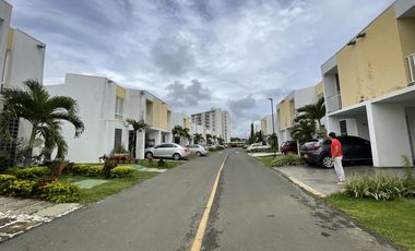 casa en arriendo en hacienda el castillo. Cod A3895