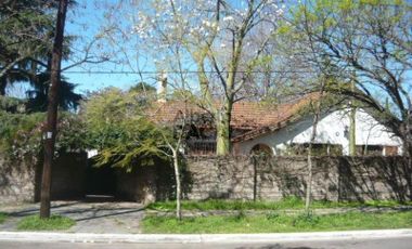 Casa en Venta en 473 (cantilo)/15 y 17 City Bell - Alberto Dacal Propiedades