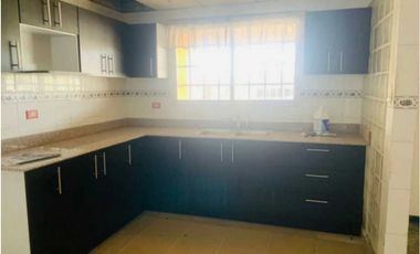 Gran Oportunidad de Negocio! Se Vende Amplia casa con Salón de Belleza