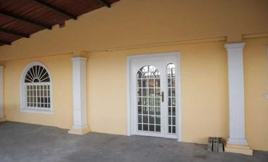 Gran Oportunidad de Negocio! Se Vende Amplia casa con Salón de Belleza