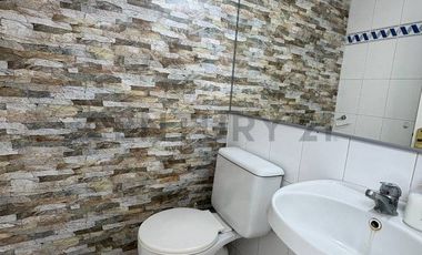 Arriendo iiluminada oficina en Libertad