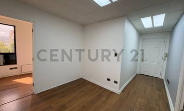 Arriendo iiluminada oficina en Libertad