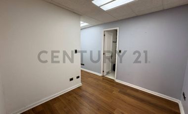 Arriendo iiluminada oficina en Libertad