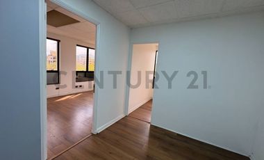 Arriendo iiluminada oficina en Libertad