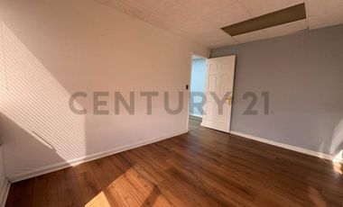 Arriendo iiluminada oficina en Libertad