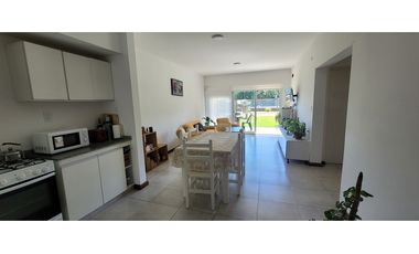 Departamento 3 Ambientes con Jardín, Pileta sobre perímetro cerrado