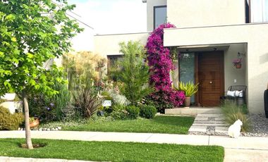 VENTA DE HERMOSA CASA EN SANTA ELENA CHICUREO NORTE