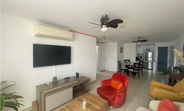 Se alquila ph Newtown-Fernández de Cordoba. (SG)