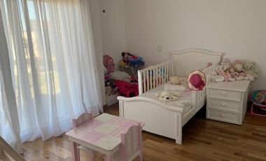 Importante casa en Nuevo Quilmes lote central, excelente calidad constructiva