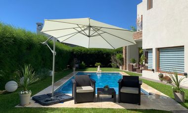 Importante casa en Nuevo Quilmes lote central, excelente calidad constructiva