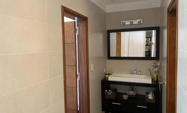 Importante casa en Nuevo Quilmes lote central, excelente calidad constructiva