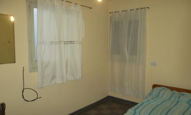 VENTA DE CASA MULTIFAMILIAR DE CUATRO AMB. Y FONDO LIBRE ZONA CHILAVERT