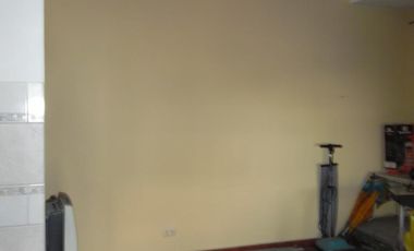 VENTA DE CASA MULTIFAMILIAR DE CUATRO AMB. Y FONDO LIBRE ZONA CHILAVERT