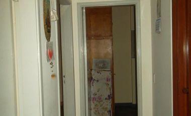 VENTA DE CASA MULTIFAMILIAR DE CUATRO AMB. Y FONDO LIBRE ZONA CHILAVERT