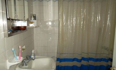 VENTA DE CASA MULTIFAMILIAR DE CUATRO AMB. Y FONDO LIBRE ZONA CHILAVERT