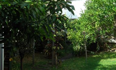 VENTA DE CASA MULTIFAMILIAR DE CUATRO AMB. Y FONDO LIBRE ZONA CHILAVERT