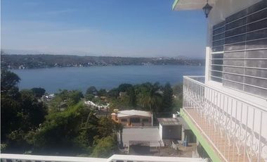 CASA EN VENTA CON VISTA AL LAGO 