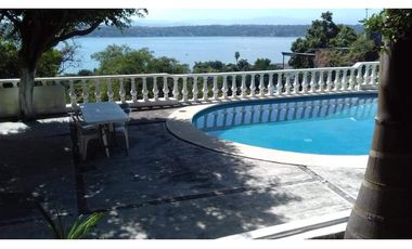 CASA EN VENTA CON VISTA AL LAGO 