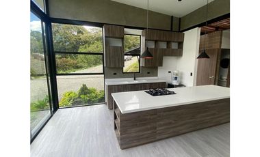 Venta de casa campestre independiente en El Retiro