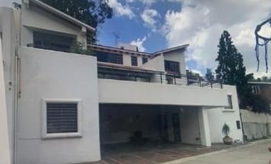 AV ARTEAGA Y SALAZAR VENDEN BONITA CASA