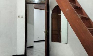 Rumah Asri Klasik Terawat Di Antapani Bandung Timur