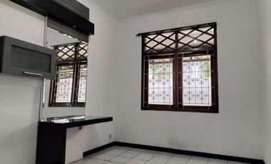 Rumah Asri Klasik Terawat Di Antapani Bandung Timur