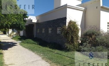 VENTA: CASA 3 DORM. B° JORGE NEWBERY - U$S 190.000