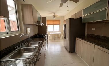 Venta de casa en Versalles / Costa Sur, Ph Quintas de Versalles