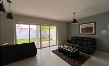 Venta de casa en Versalles / Costa Sur, Ph Quintas de Versalles