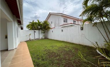 Venta de casa en Versalles / Costa Sur, Ph Quintas de Versalles