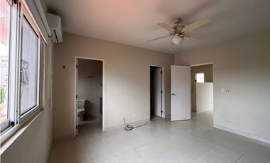 Venta de casa en Versalles / Costa Sur, Ph Quintas de Versalles