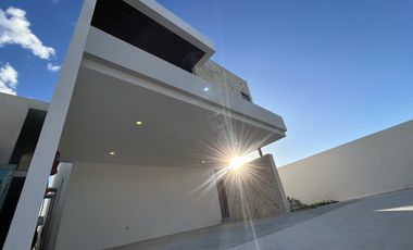 Casa en venta en Temozón Norte Mérida Yucatán con amenidades de lujo