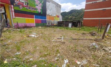 Lote comercial de 210 M2 en 400 mill en La Gran Via- Tena Cund.