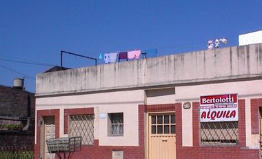 DEPARTAMENTO 2 AMBIENTES EN ALQUILER SAN JUSTO,VILLA CONSTRUCTORA.-