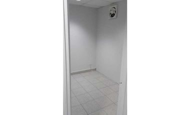 ALQUILER DE CONSULTORIO 30M EN ROYAL CENTER