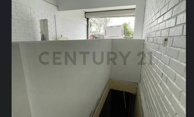 SE ARRIENDA LOCAL LA REINA