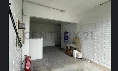 SE ARRIENDA LOCAL LA REINA