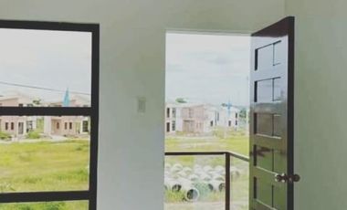 for RENT: brand new unfurnished house