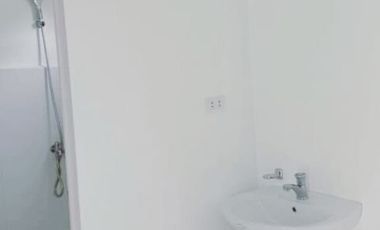 for RENT: brand new unfurnished house