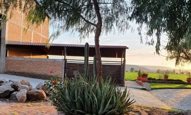 Preciosa Finca en Venta con todos Implementos y Maquinaria
